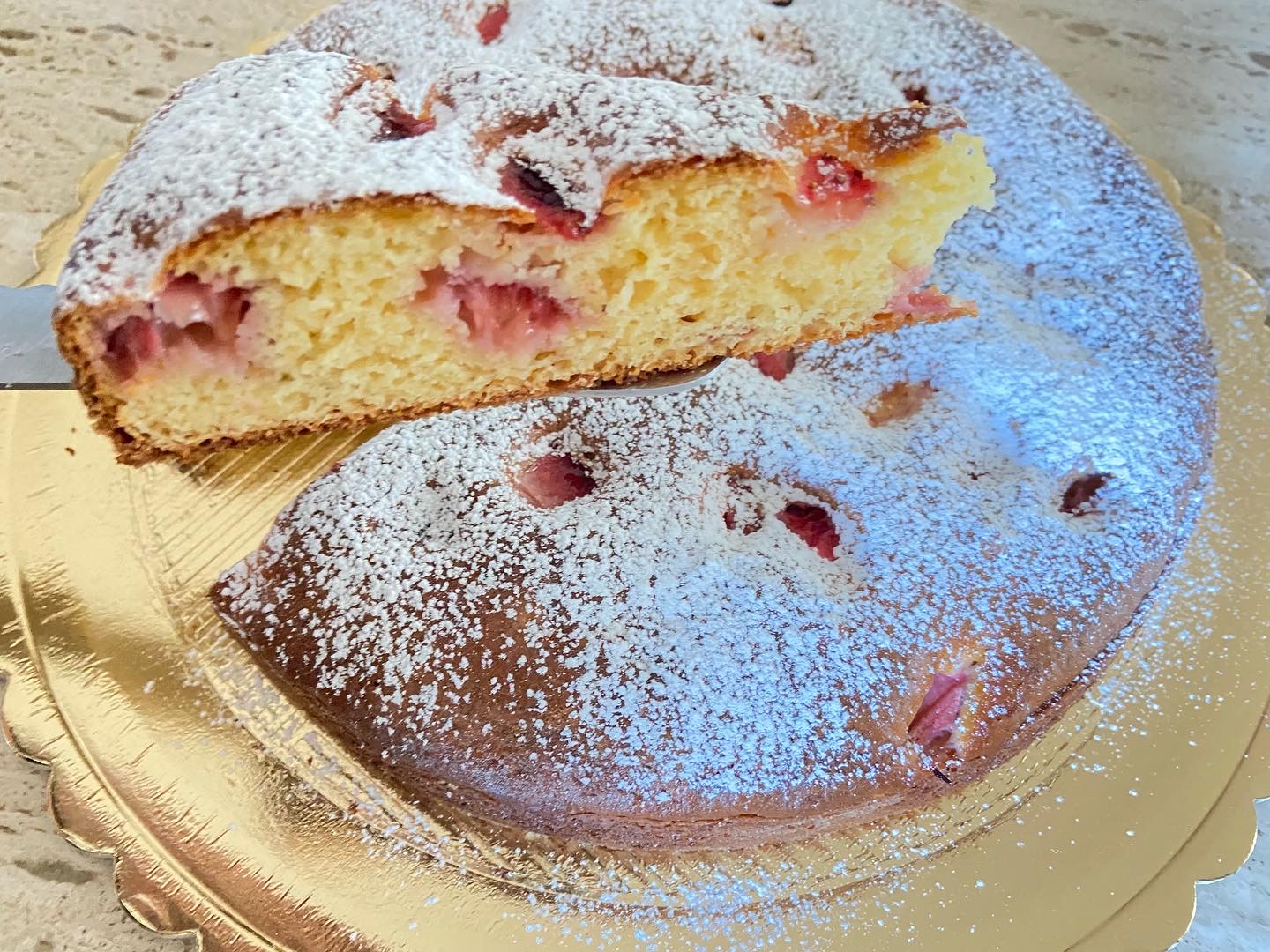 Sua maestà la chiffon cake (alle ciliegie)